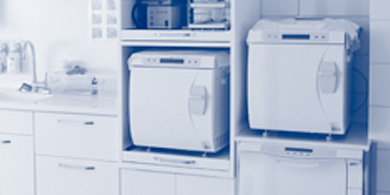 Geräte zur maschinellen Aufbereitung von Instrumenten in einer Arztpraxis